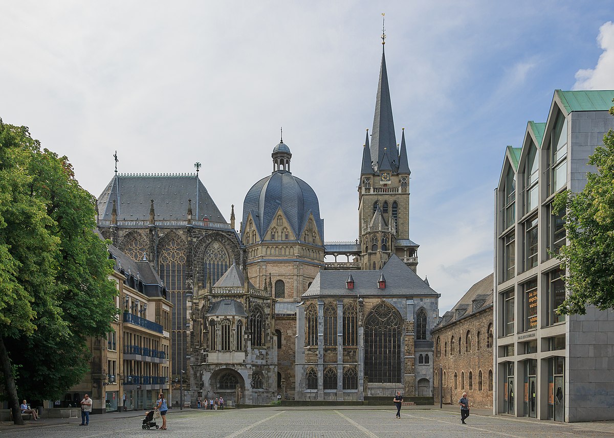 Nhà thờ Aachen là nơi đăng quang của các vị vua và hoàng hậu Đức