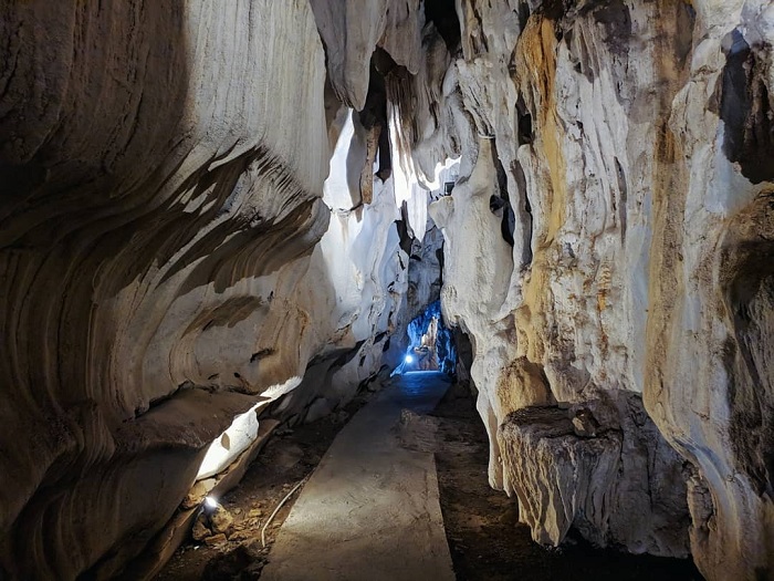 Những khối thạch nhũ độc đáo trong động Ảnh @nicktravelguy