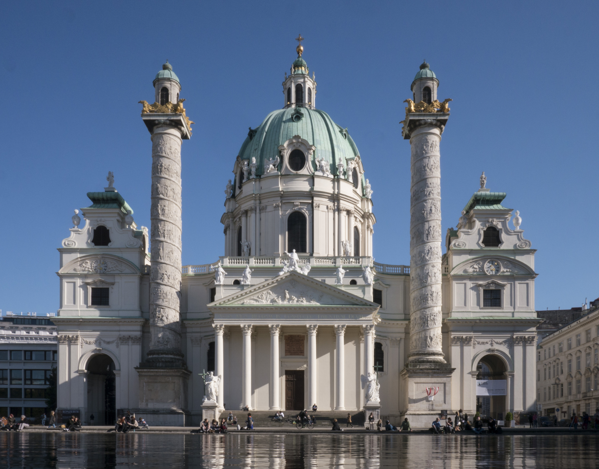 Nhà thờ Saint Charles ở Vienna, còn được gọi là Karlskirche, là một trong những nhà thờ Baroque nổi tiếng nhất ở châu Âu