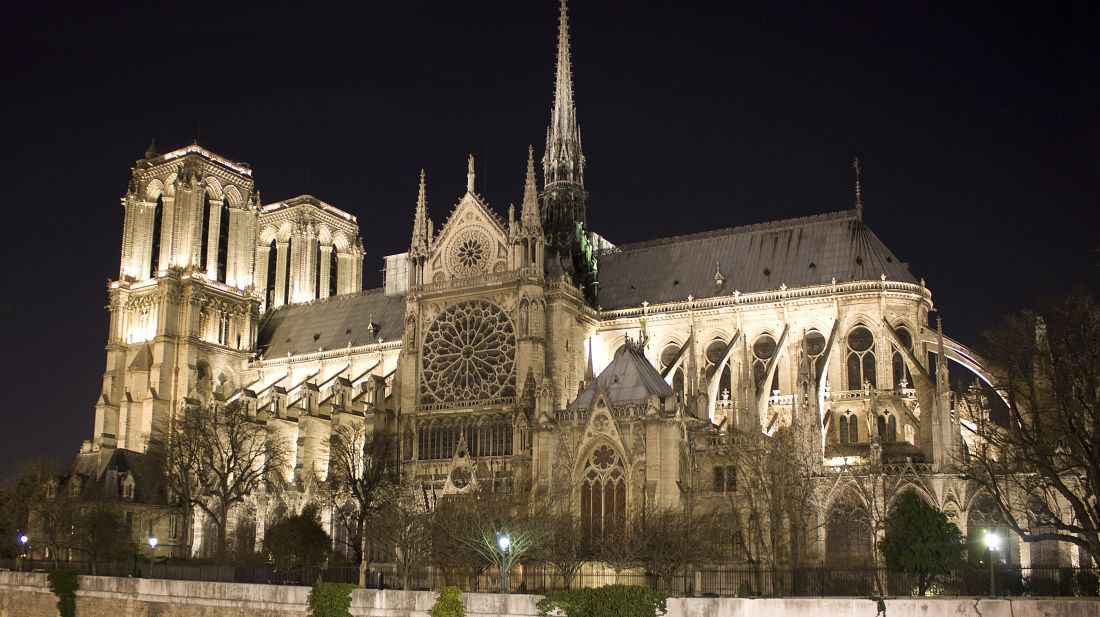 Nhà thờ Đức Bà Paris là một trong những nhà thờ thời Trung cổ nổi tiếng nhất ở châu Âu
