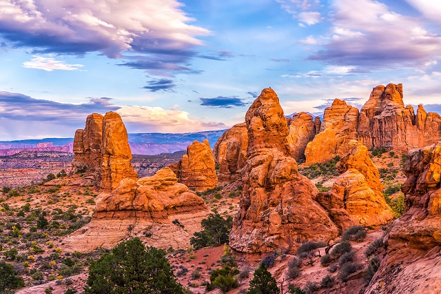 kham-pha-canh-dep-ngoan-muc-cua-hem-nui-da-do-red-rock-canyon-las-vegas-1