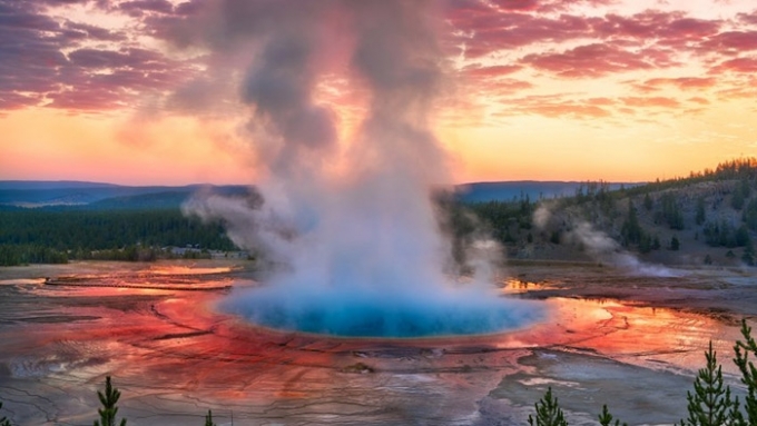 Hồ nước nóng này là nơi có vẻ đẹp độc nhất vô nhị, ngoài ra trong vườn quốc gia Yellowstone còn có nhiều hồ khác có vẻ đẹp không kém
