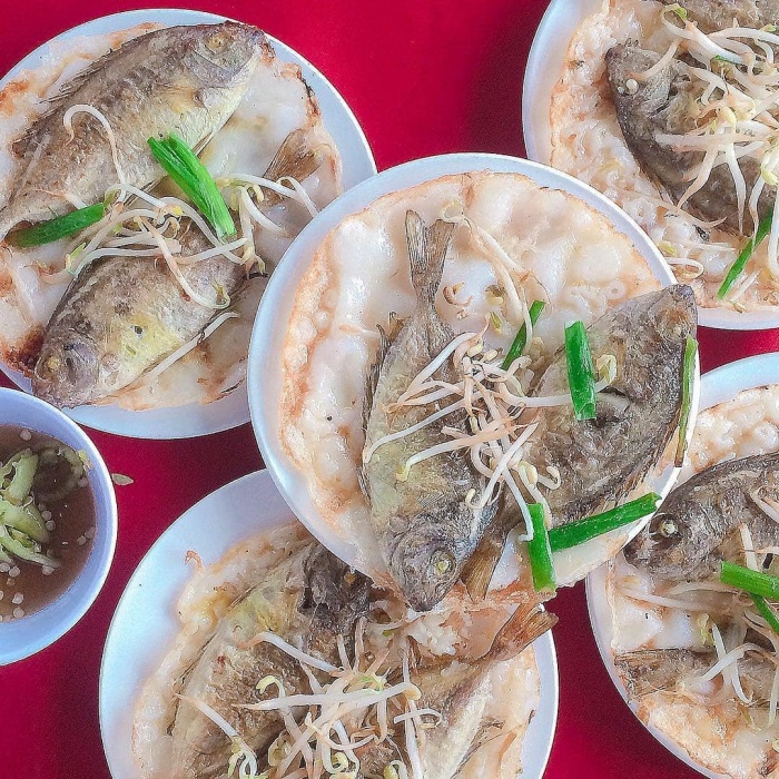 Nhắc đến ẩm thực chợ Chuồn thì món ăn tiêu biểu nhất chính là bánh khoái cá kình