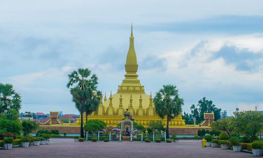 Tháp Thạt Luổng là một biểu tượng của du lịch Lào