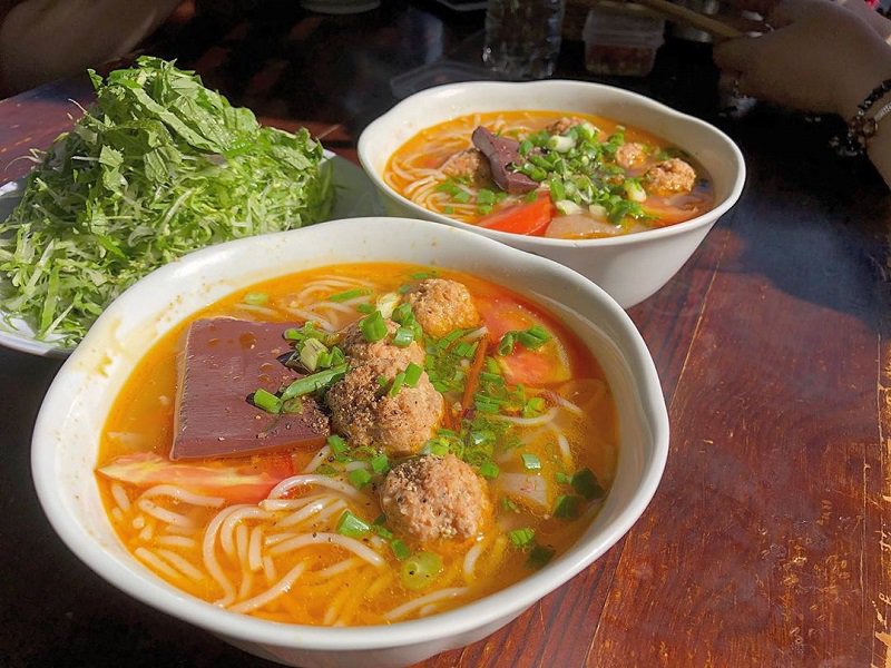 Nhung-quan-bun-rieu-cua-o-Da-Lat