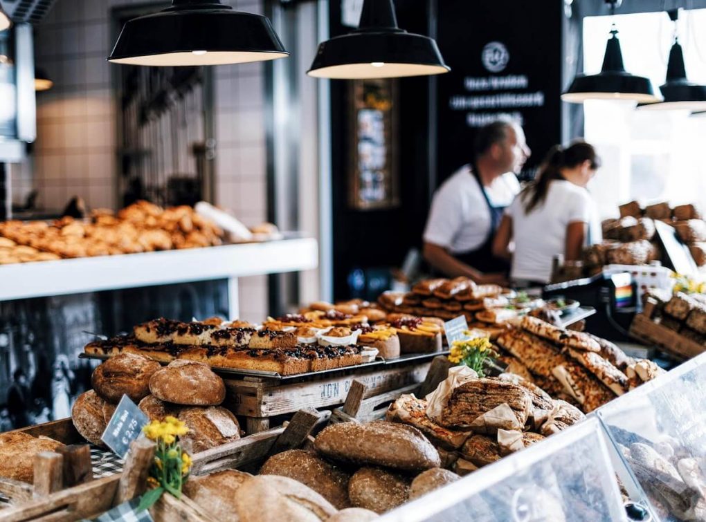 Ăn sáng muộn tại kênh đào Amsterdam