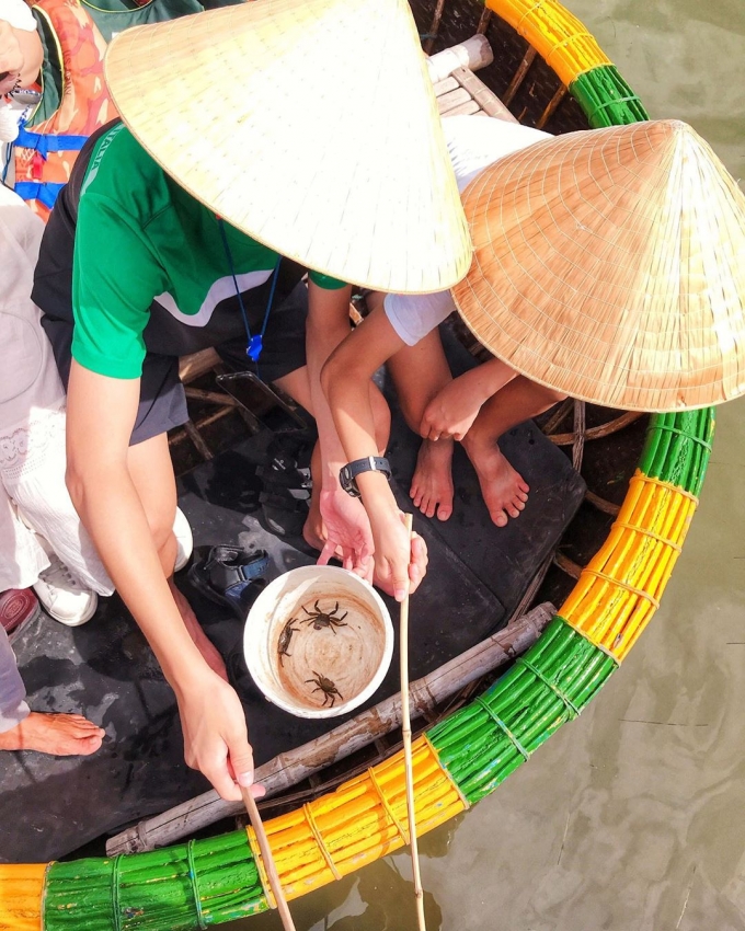 Câu hải sản trong rừng dừa Bảy Mẫu