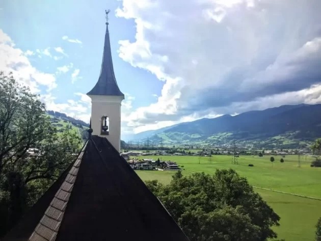 Kaprun-Castle-chapel-3-630x472