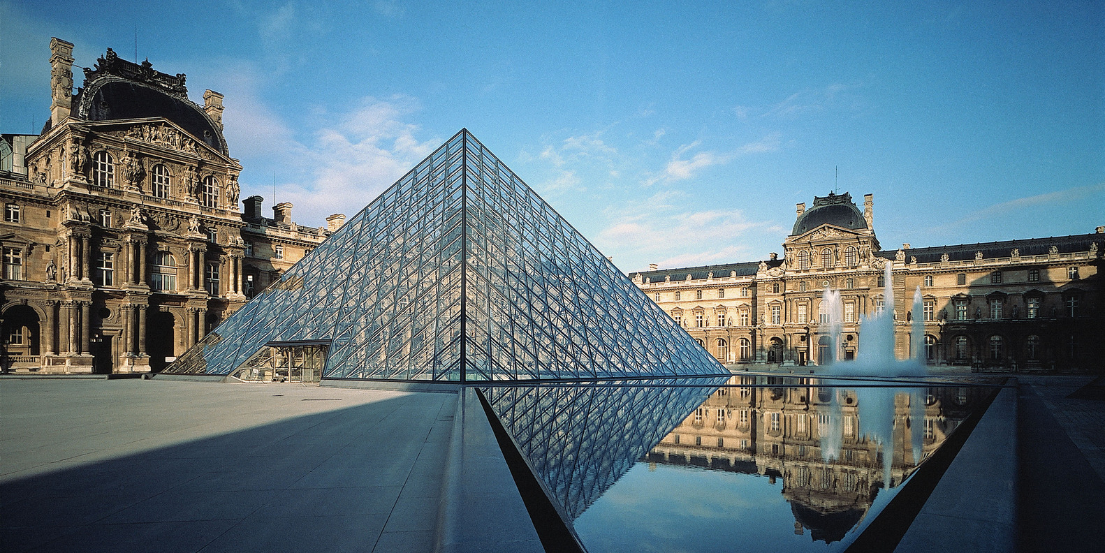 Louvre ở Paris chắc chắn là một trong những bảo tàng tốt nhất ở châu Âu bạn nên ghé thăm
