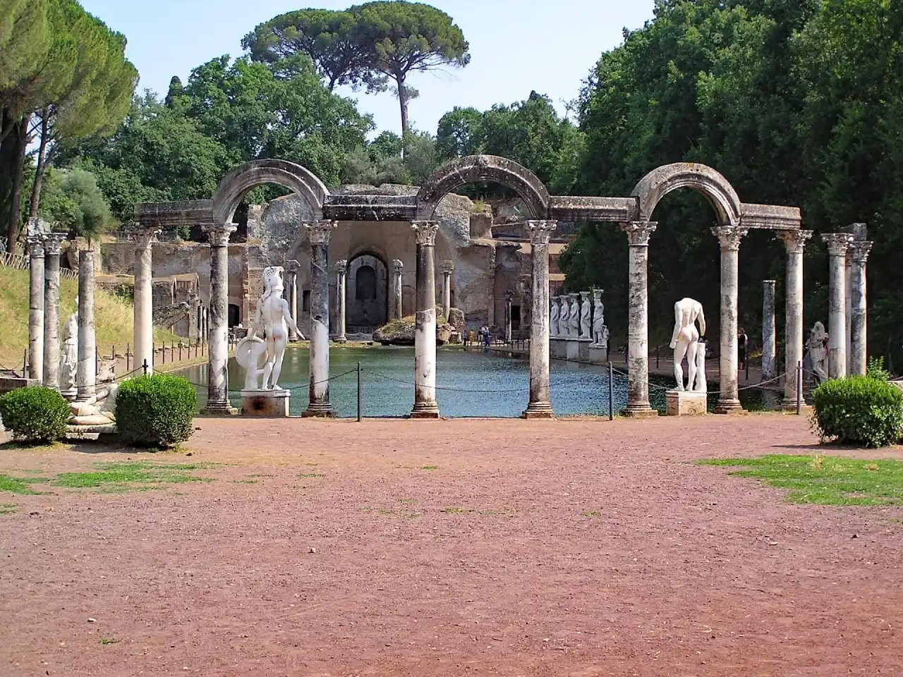 hadrian-villa-by-lapping-on-pixabay-1
