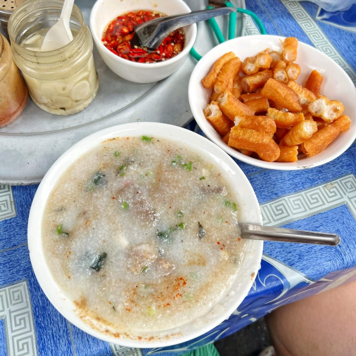 image-chao-ngon-phu-quoc-top-16-quan-ngon-gia-re-ma-ban-nen-biet-165775637517626