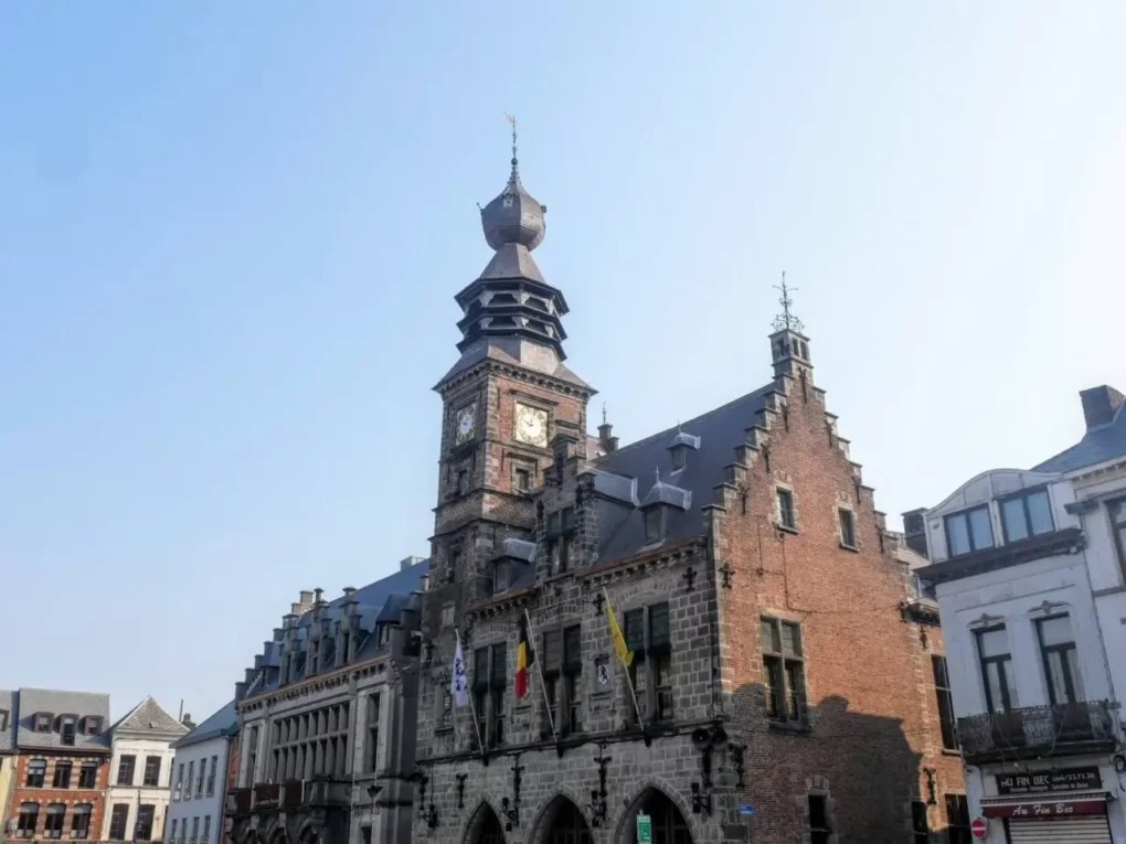 Town-hall-with-belfri-at-binche-1020x765