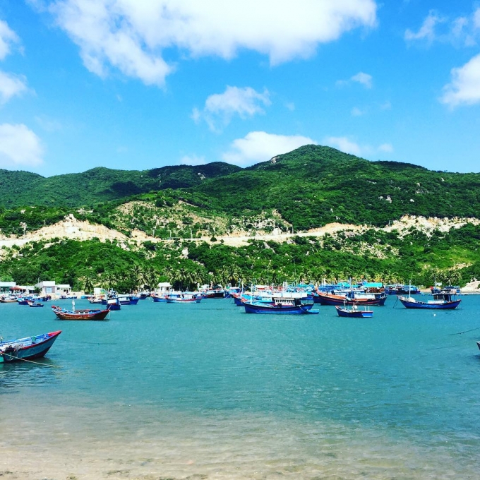 Vịnh Vĩnh Hy bình yên và xinh đẹp