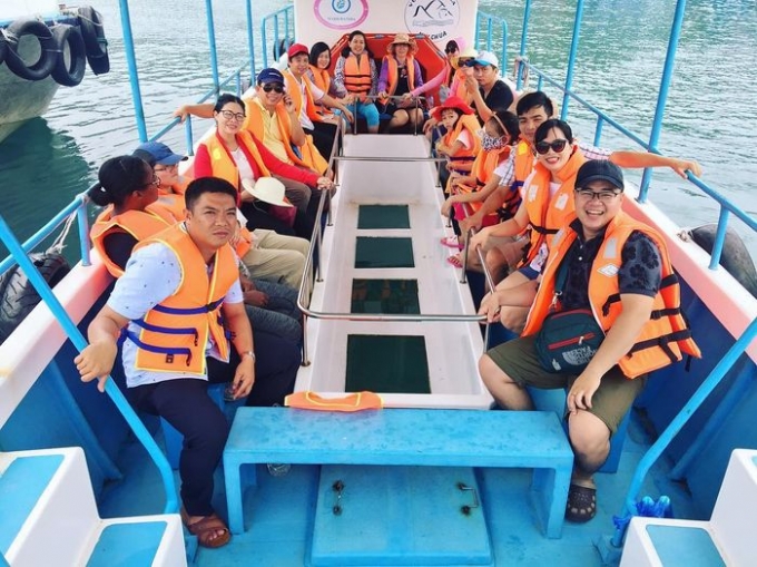 Trải nghiệm đi tàu đáy kính rất thú vị