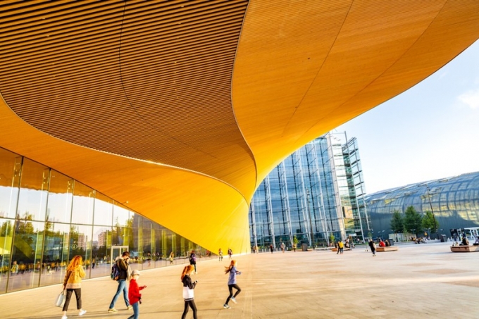 Một góc bên ngoài của thư viện. Ảnh: Oodi Helsinki Central Libary