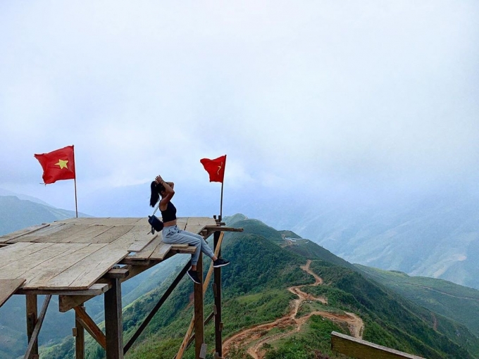 Lặng yên giữa bốn bề mây phủ. Ảnh: kimthy.xie