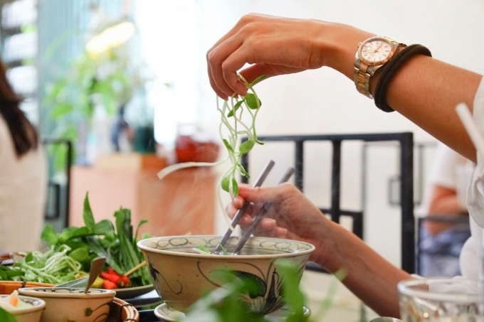 Không thiếu loại rau thơm Việt Nam nào. Nguồn ảnh: Instagram @coolneighbour