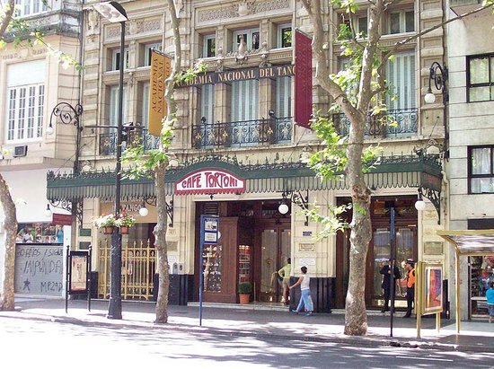 Cafe Tortoni, quán cà phê cổ kính và lâu đời nhất tại đất nước Argentina. Ảnh: Tripadvisor