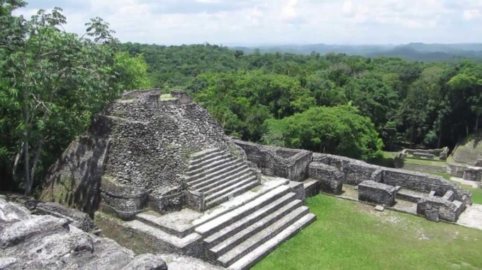 Đế chế Maya còn xót lại những công trình nhuốm màu thời gian nổi bật là Caracol. Ảnh: Testeach