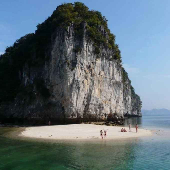 Bãi biển Vạn Bội, Đảo Khỉ, Cát Bà, Hải Phòng
