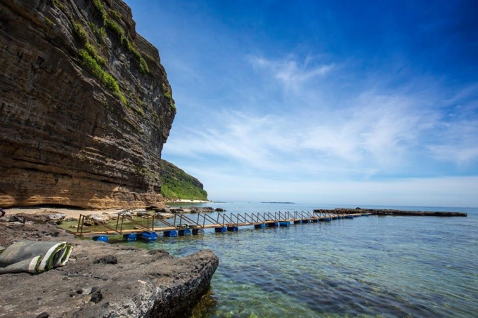 Bãi biển Hang Câu, Lý Sơn, Quảng Ngãi