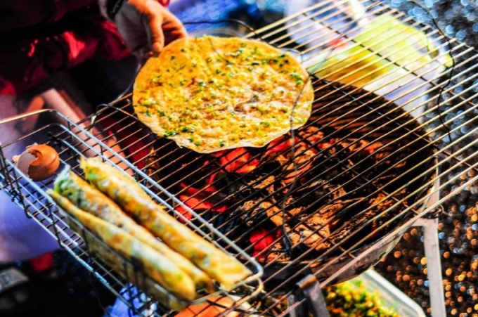 Bánh tráng nướng than hồng
