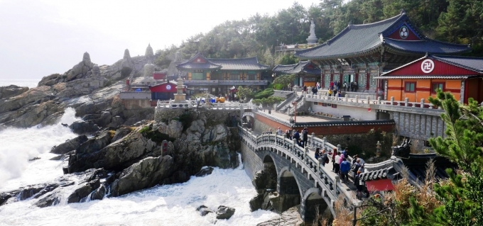 Ngôi Đền Haedong Yonggungsa với vị trí tuyệt đẹp