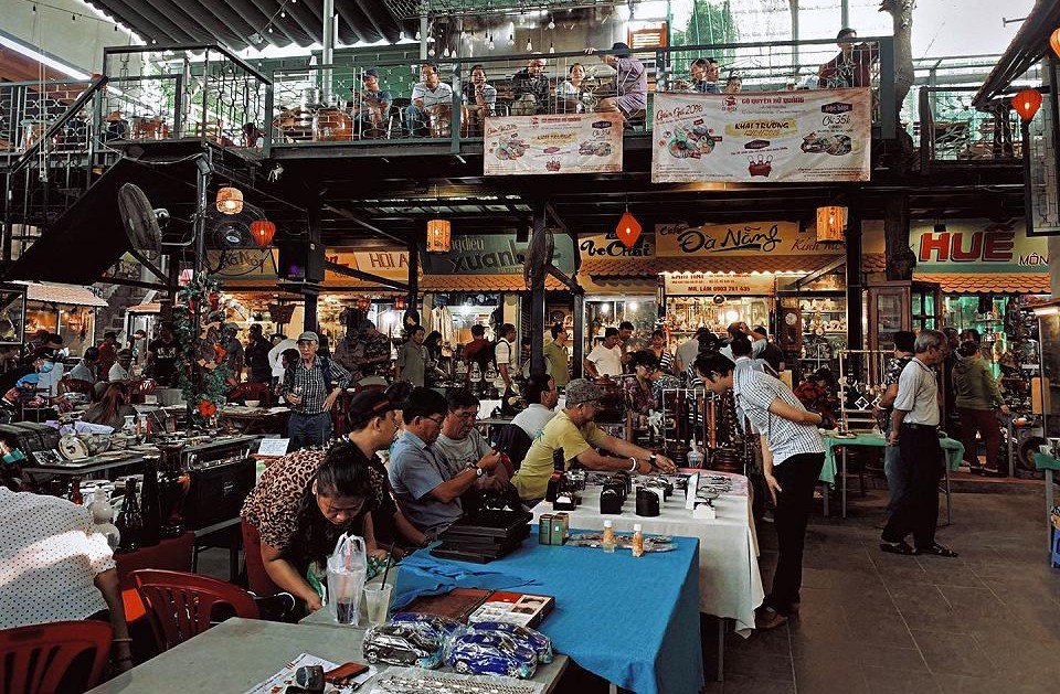 Chợ đồ cổ tại quán Café Cao Minh