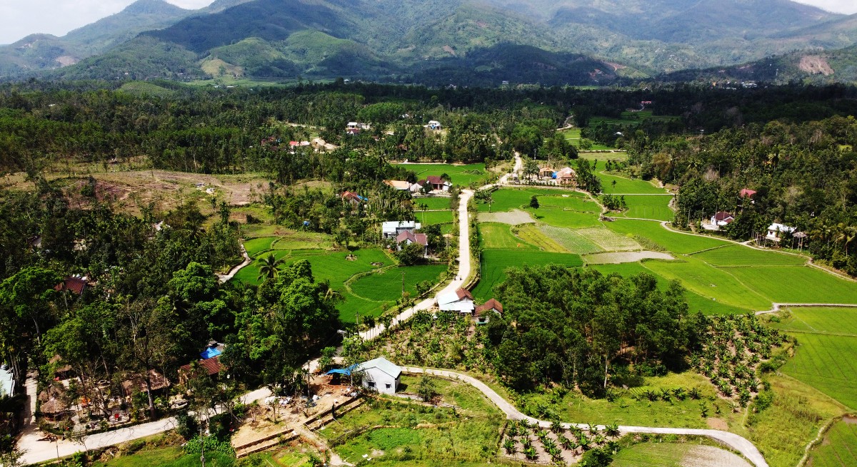 Làng cổ Lộc Yên nằm ở Làng Lộc Yên, xã Tiên Cảnh, huyện Tiên Phước, cách trung tâm tỉnh Quảng Nam khoảng 40km