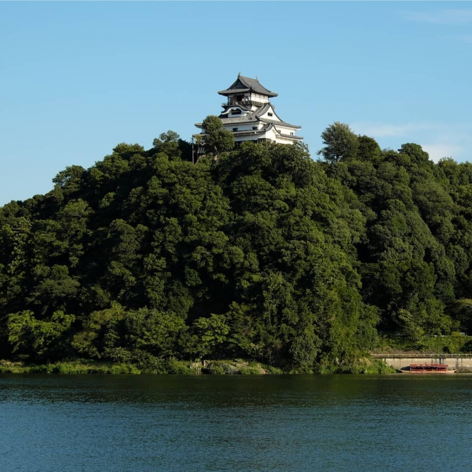 Khung cảnh thiên nhiên quanh tòa lâu đài Inuyama (Ảnh: @visitjapanau)