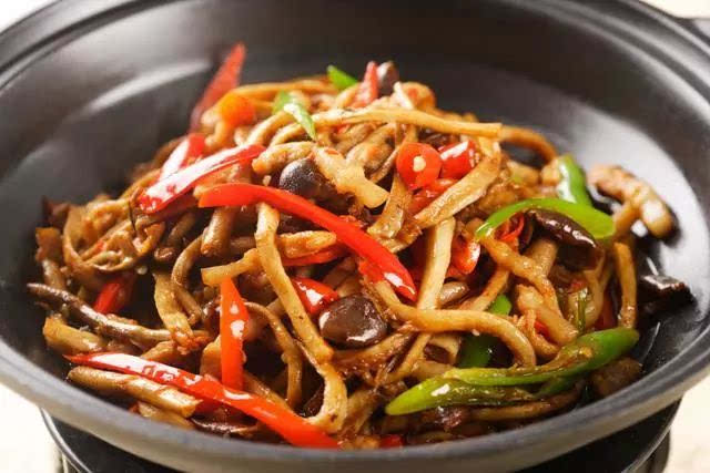 Món nấm xào Hồ Nam có vị cay vừa đủ. Ảnh: Baidu.com