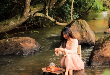 Chụp “cạn pin” mới hết những quán cafe bên bờ suối xinh lung linh