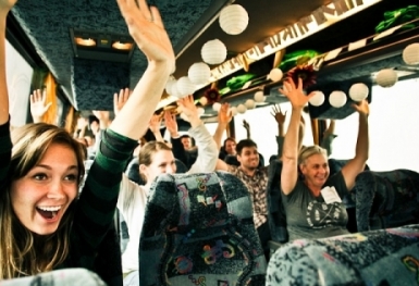 Những trò chơi Teambuilding trên xe phá đảo không khí buồn chán