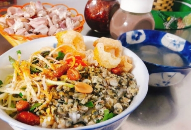 Ẩm thực Huế về đêm khiến du khách khó lòng kiềm chế