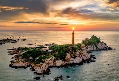 Ngọn hải đăng Kê Gà (Bình Thuận) lớn tuổi nhất Đông Nam Á