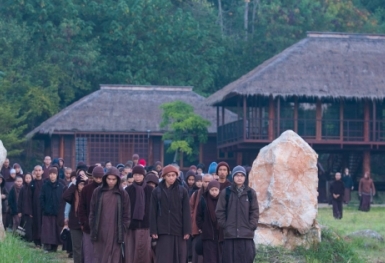 Đến Làng Mai tìm an nhiên