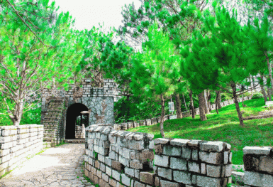 Bất ngờ phát hiện Vạn Lý Trường Thành thu nhỏ ngay giữa lòng Đà Lạt