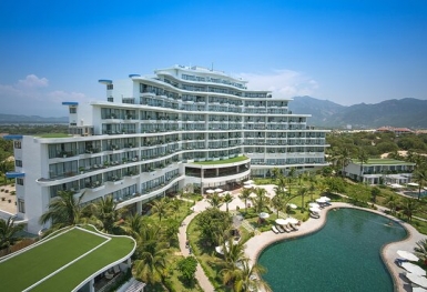 Cam Ranh Riviera Beach Resort & Spa đón hàng ngàn du khách đến tham gia Lễ hội Dù lượn
