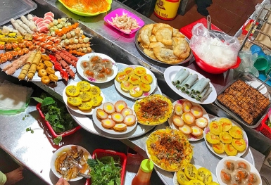 Lập team ‘càn quét’ ẩm thực chợ Cát Bi, Hải Phòng