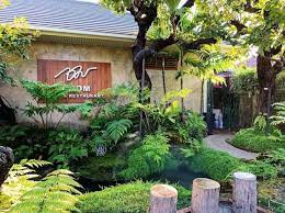 Điên đảo quán cafe Chom Cafe and Restaurant giữa lòng Chiang Mai