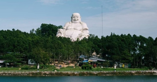 Tượng Phật Di Lặc trên núi cao nhất châu Á là nơi nào?