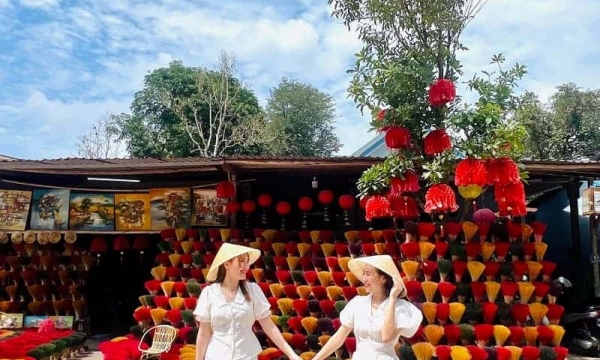 Đi Huế mặc gì để hóa “nàng thơ”? Gợi ý item cực dịu dàng cho các nàng
