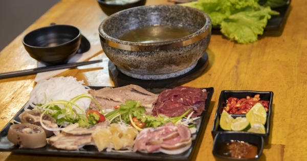 Bò nhúng dấm thố đá - món ăn lạ nhưng đã