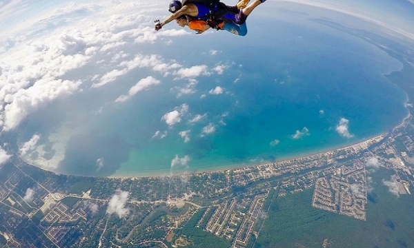 Bãi biển Wasaga dài nhất thế giới, đi mỏi chân mà không đến đích