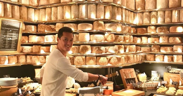 Hàng buffet nơi thức ăn chất thành tủ, có trăm nghìn lượt đặt chỗ
