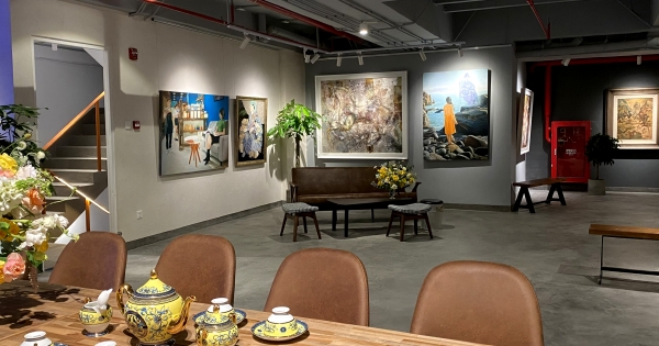 Đắm chìm vào không gian triển lãm cho những người yêu hội họa