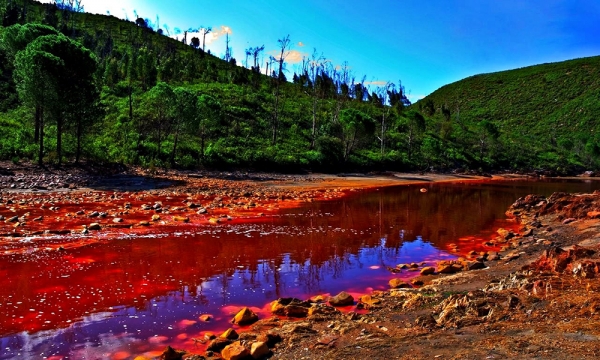 Khám phá dòng sông đỏ Rio Tinto ở Tây Ban Nha