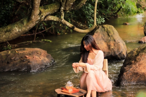 Chụp “cạn pin” mới hết những quán cafe bên bờ suối xinh lung linh