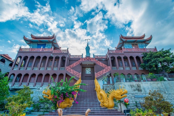Trùng Sơn Cổ Tự - Ngôi chùa bề thế đẹp nhất xứ nắng Ninh Thuận