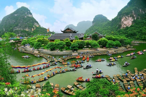 Vẻ đẹp trời ban của Quần thể danh thắng Tràng An - Ninh Bình